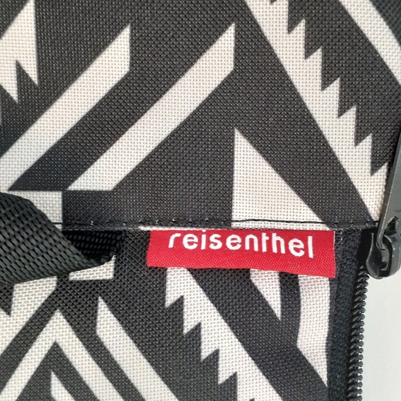 Reisenthel XL toiletry/cosmetic travel bag - Picture 10 of 11